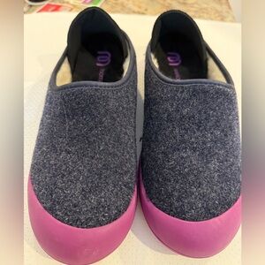 Gently worn Mahabis slippers in blue with removable sole